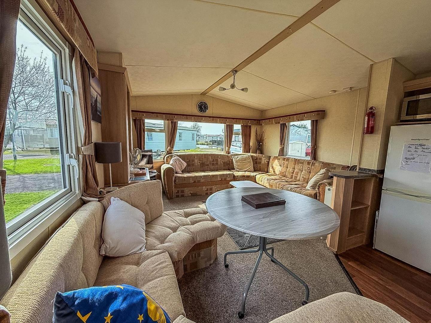 Spacious 8 Berth Caravan At Southview Holiday Park Near Skegness Ref 33018Ml Exterior foto